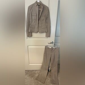 Tahari Tan Blazer and Pants Set Suit Women’s Sz 2